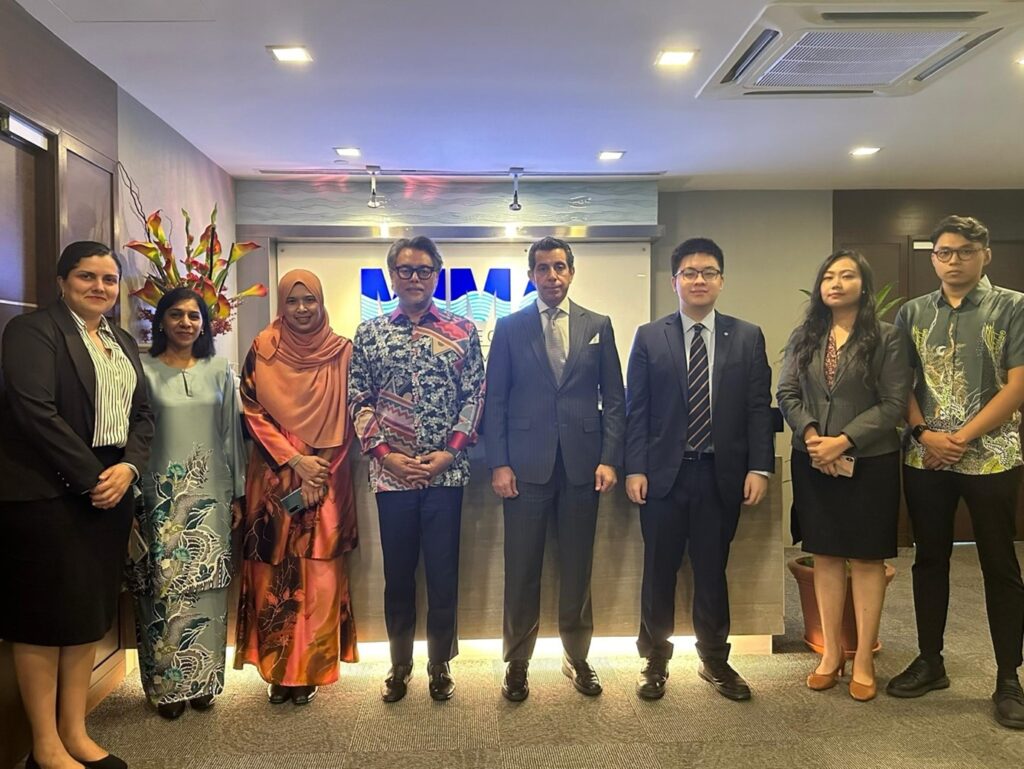 The key representatives from MIMA that attended included Puan Nurul Adlina, Director of Administration and Finance (DOAF), Ms. Sumathy Permal, Senior Fellow and Centre Head of the Centre for Security and Diplomacy (MSD), Ms. Cheryl, Fellow and Centre Head of the Centre for Straits of Malacca (SOM), and Ms. Juwita Kumala Robin and Mr. Muhammad Azlan Mohamad Azhar from the Corporate Communications Unit (CCU)